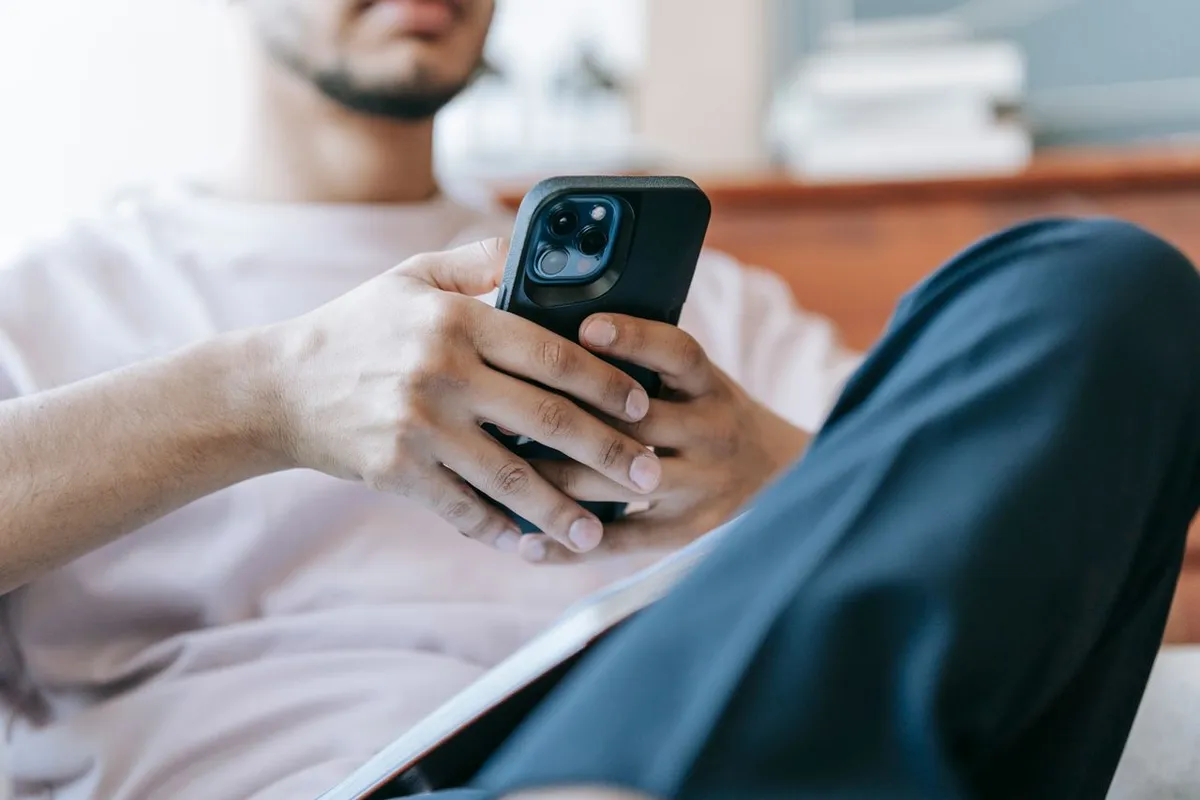 Etui pancerne czy silikonowe - które lepiej chroni telefon? Etui pancerne czy silikonowe - które lepiej chroni telefon?